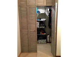 Photo of accordion door to dressing room