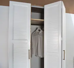 Фото двери гармошка в гардеробную