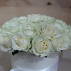 White roses in the bathroom photo