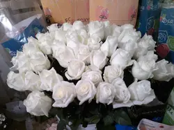 Белые розы в ванной фото