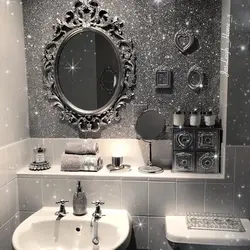 Photo in glitter in the bathroom
