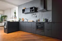 Серая кухня с черными ручками фото