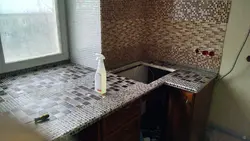 Падваконнік з пліткі на кухні фота