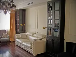 Шкаф вокруг дивана в гостиной фото
