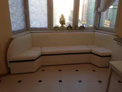 Шығанақ терезесінің фотосуреті бар ас үйге арналған дивандар