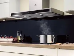 Фота выцяжкі на кухні з фільтрам