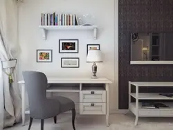 Стол у стены в гостиной фото