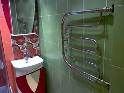 Heated towel rail in the bathroom photo in Khrushchev