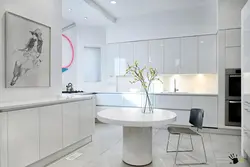 Белая глянцавая плітка на кухні фота