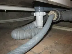 How to connect a bathtub to the sewer photo