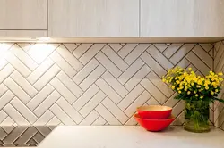 Mətbəx backsplash şəkil üçün herringbone plitələr