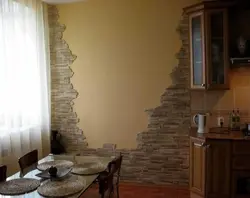 Шпалеры пад камень на кухні