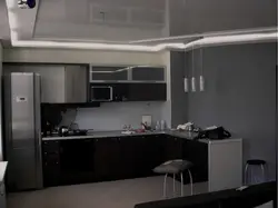 Серый натяжной потолок на кухне фото