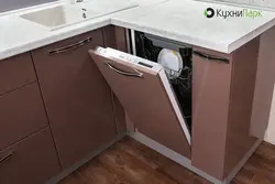 Посудамыйная машына ўбудаваная фота ў кухні