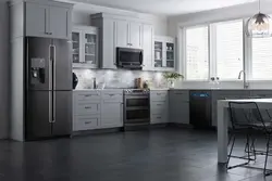 Фото белая кухня с серой техникой