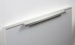 Overhead handle for kitchen facade photo