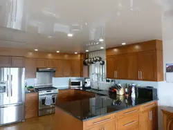 Белая матавая столь на кухні фота
