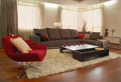 Қонақ бөлмесіндегі үлкен тік диван фотосуреті