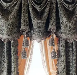Krujeva fotoşəkili ilə qonaq otağında pərdələr