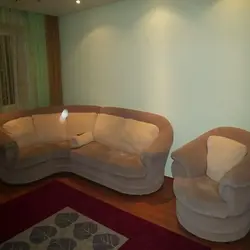 Мягкие уголки для гостиной фото с креслами