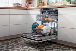 Посудамыйная машына настольная ў інтэр'еры кухні фота