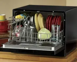 Посудамыйная машына настольная ў інтэр'еры кухні фота