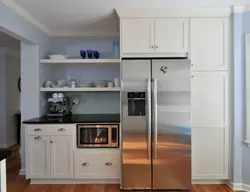 Кухни с микроволновкой в верхнем шкафу фото