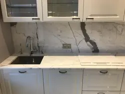 Скіф італьянскі мармур стальніца фота на кухні