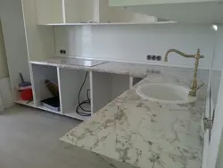 Скиф итальянский мрамор столешница фото на кухне