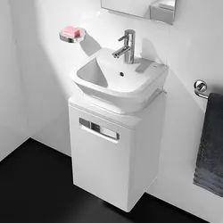 Kabinet fotoşəkili ilə kiçik vanna otağı lavabosu