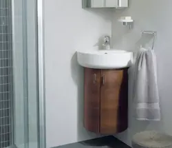 Shkafi fotosurati bilan kichik hammom lavabosi