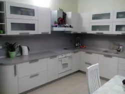 White kitchen with dark gray countertop photo