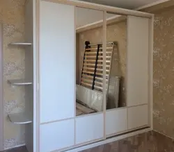 Шкаф в спальню с открытыми полками фото