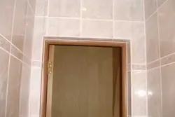 Platbands On The Door In The Bathroom Photo
