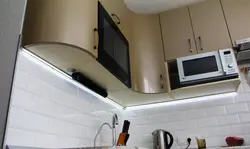Тэлевізар на кухні на маленькай кухні фота