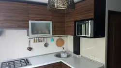 Тэлевізар на кухні на маленькай кухні фота