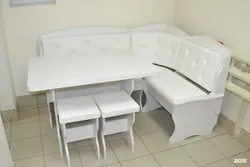 Фото кухонный диванчик для маленькой кухни фото