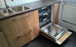 Встроенная посудомоечная машина в интерьере кухни фото
