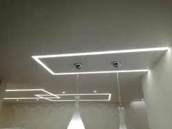 Световые линии на натяжном потолке фото на кухне