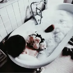 How to take a beautiful photo in a bubble bath