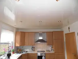 Натяжные потолки на кухню с газовой плитой фото