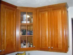 Угловые шкафы на кухню навесные фото в интерьере