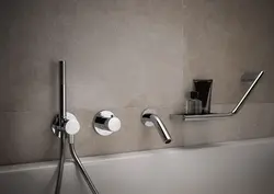 Faucet from the bathtub and not from the wall photo