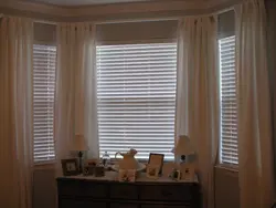 Blinds and tulle on one window photo for the kitchen