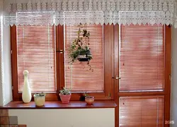 Жалюзи и шторы на одном окне на кухню фото