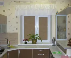 Жалюзі і шторы на адным акне на кухню фота