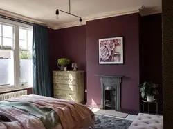 Серо бордовый интерьер спальни