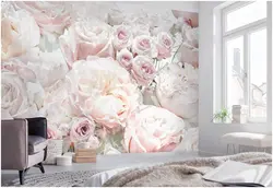 Peonies дар дохили ҳуҷраи зиндагӣ