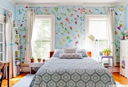 Bright wallpaper in the bedroom interior