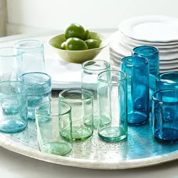 Шкляны посуд у інтэр'еры кухні